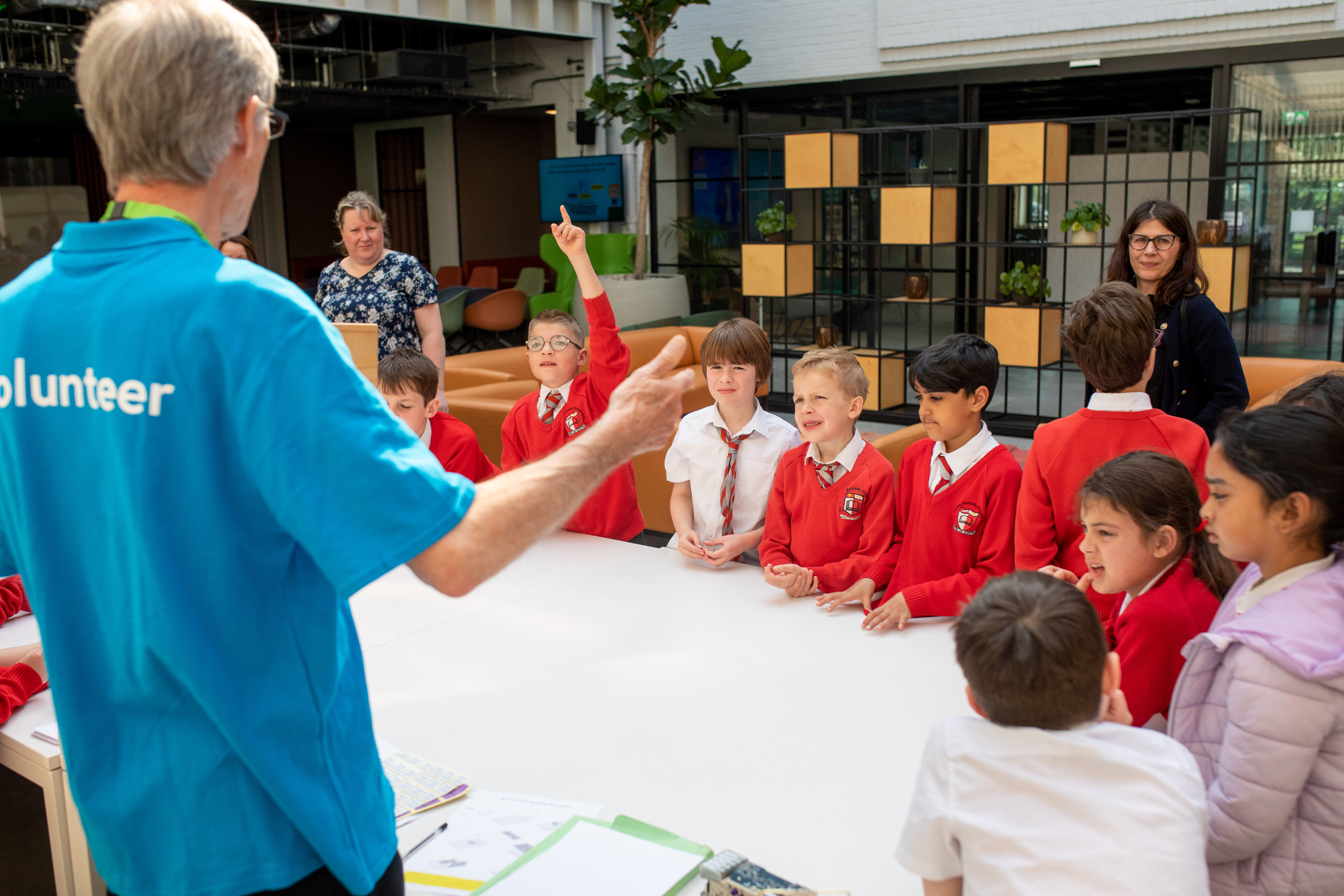 A Guide to Inspiring Young Minds: How to Give an Engaging STEM Talk to School Children