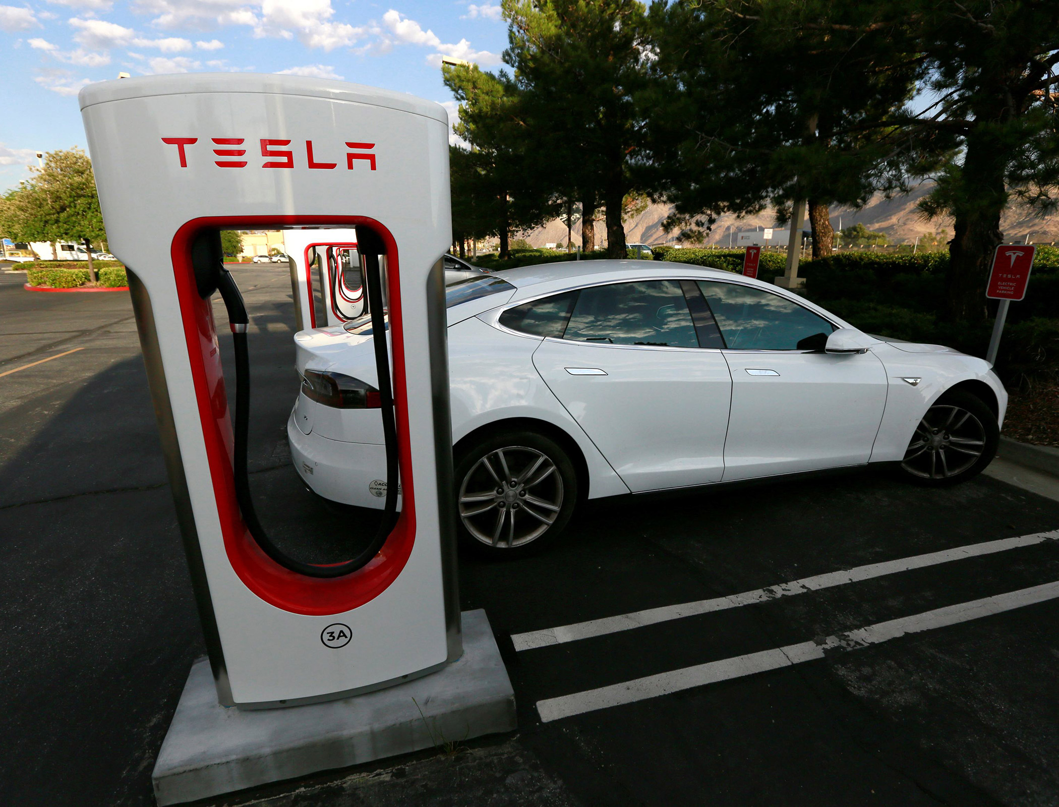 Tesla to open superfast charging network to other electric vehicles