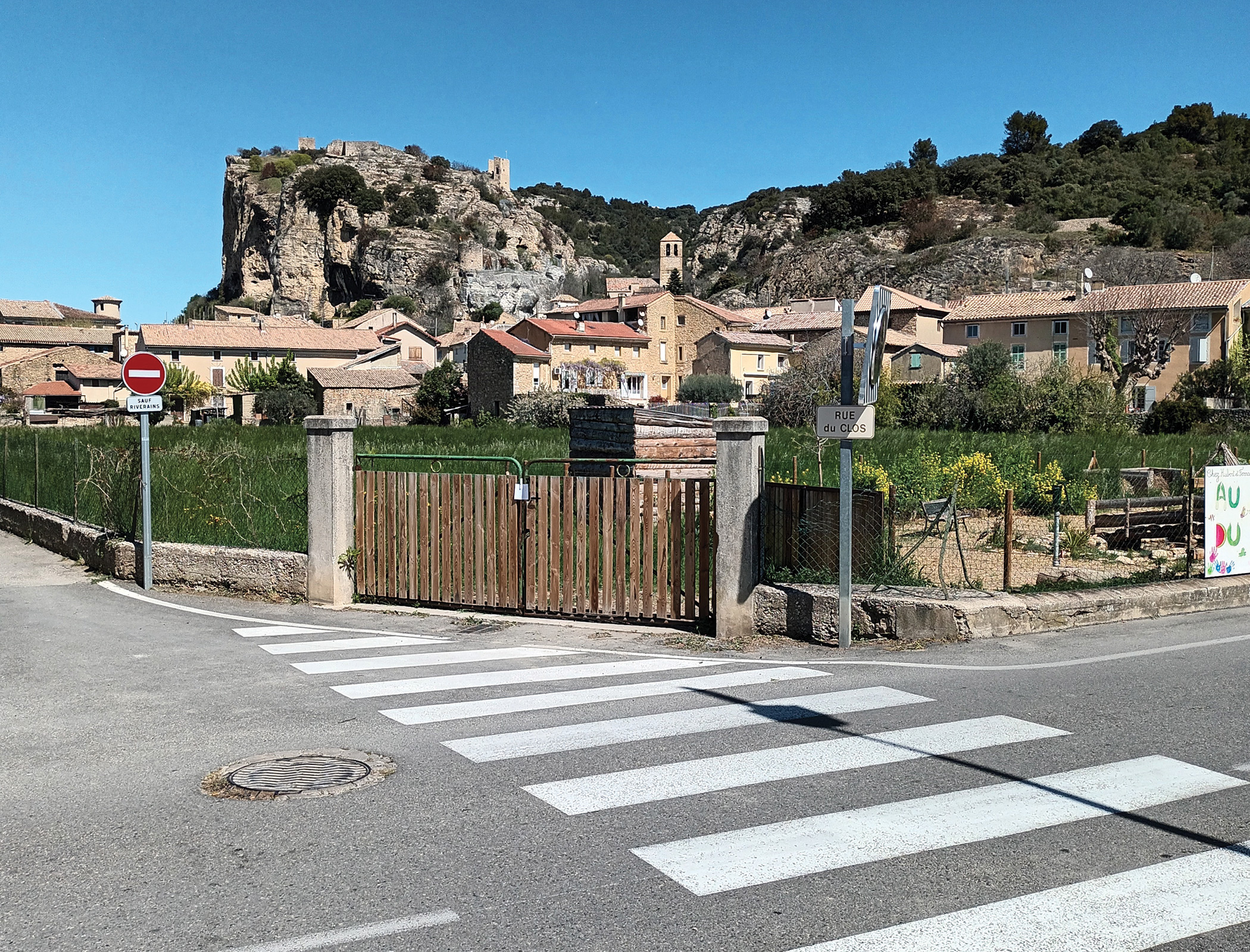 After All: Trust nobody and nothing when driving in France