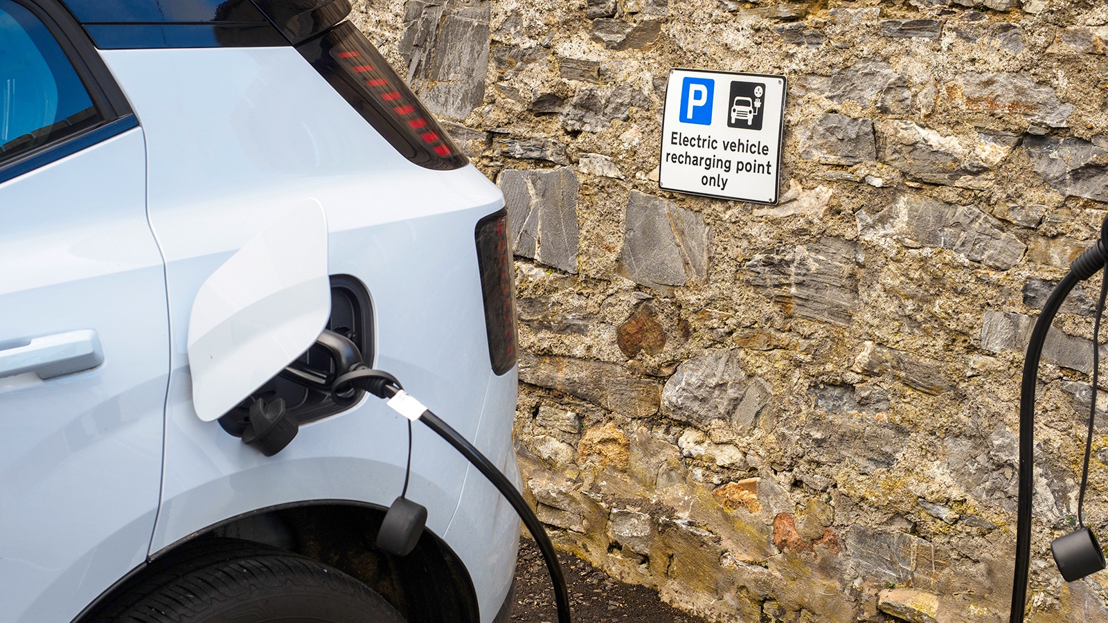 Tariff-stricken car makers face relaxed EV targets ahead of 2030 petrol car ban