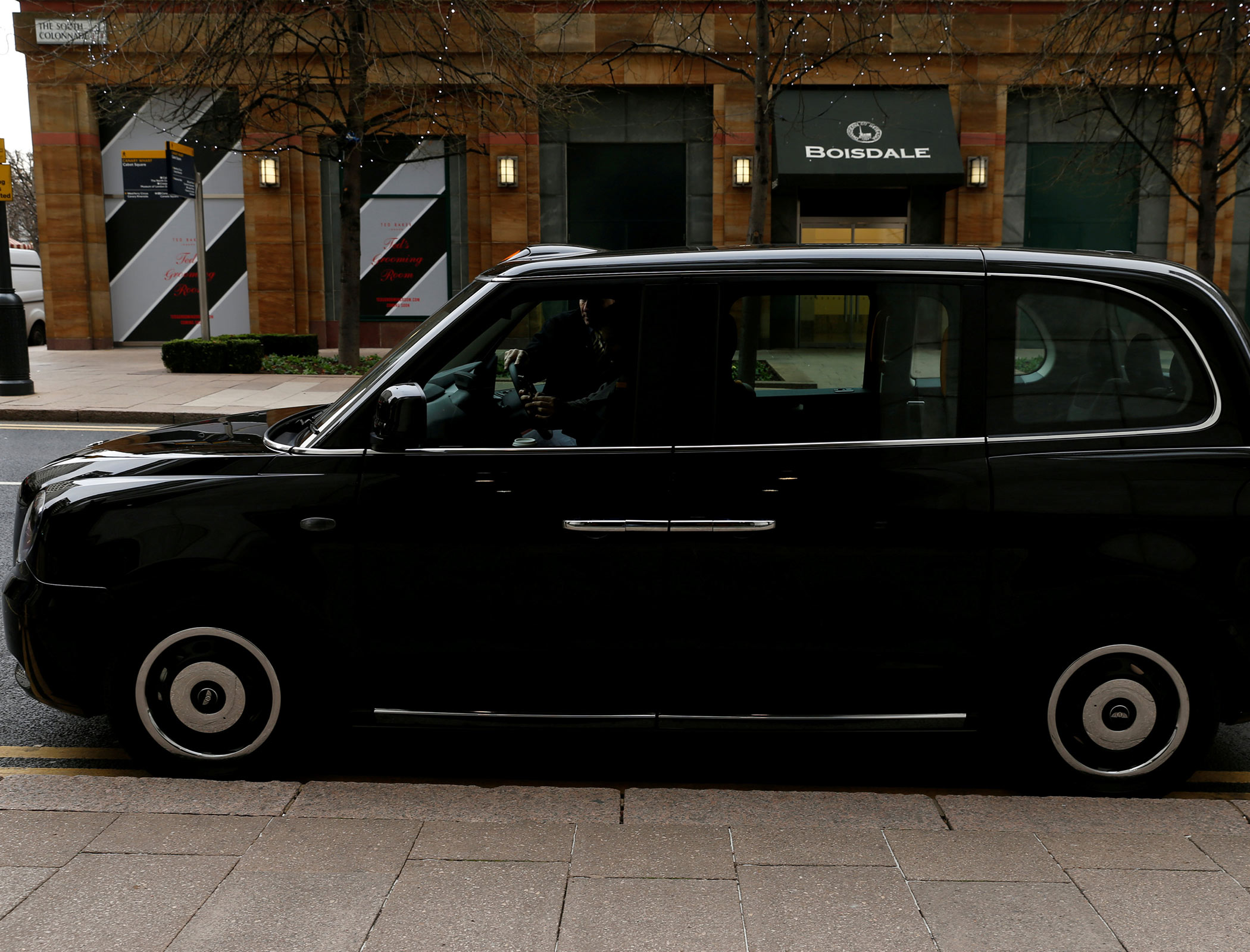 Electric car grant scheme axed by government sends ‘wrong message’