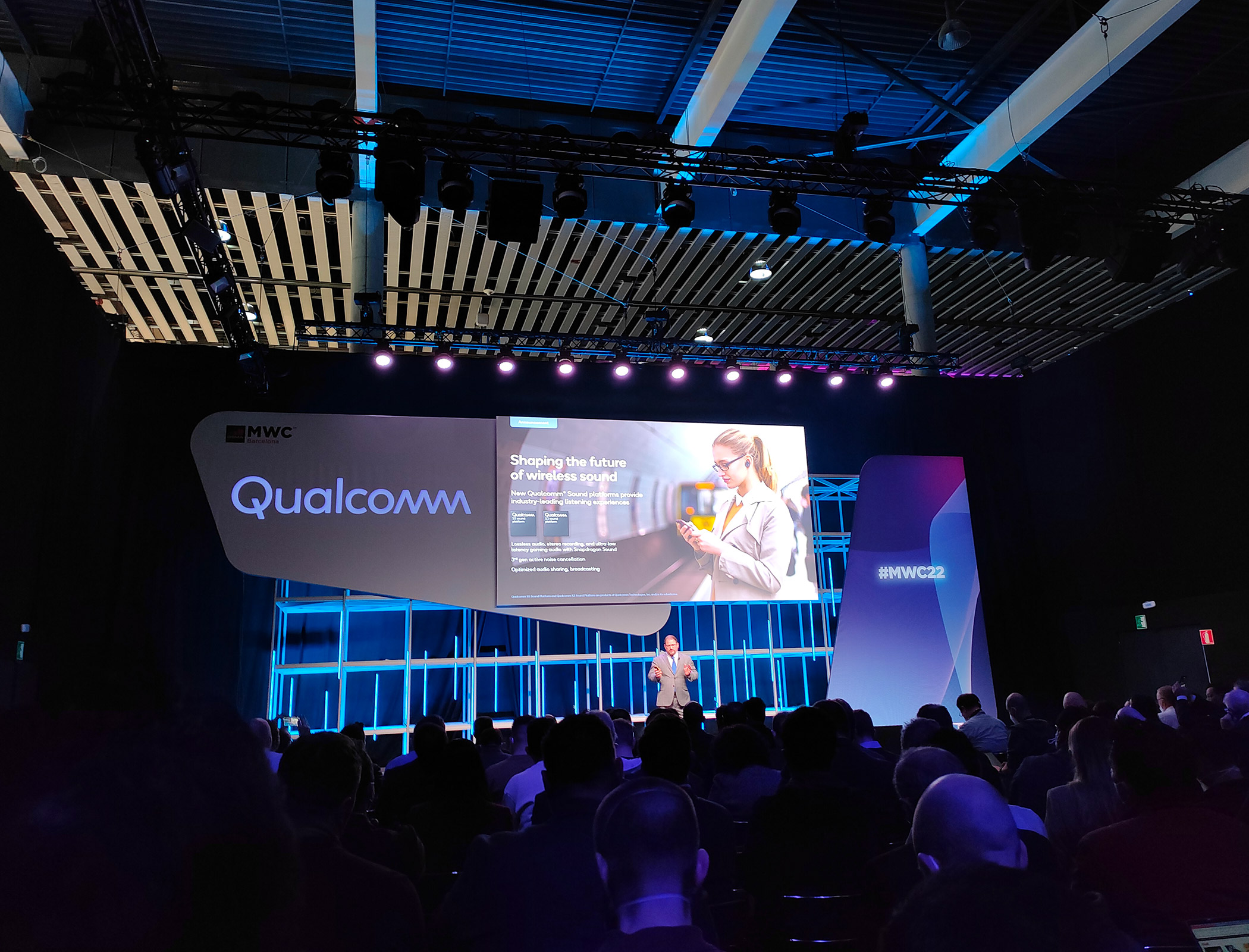 Qualcomm phones to incorporate satellite-based messaging features