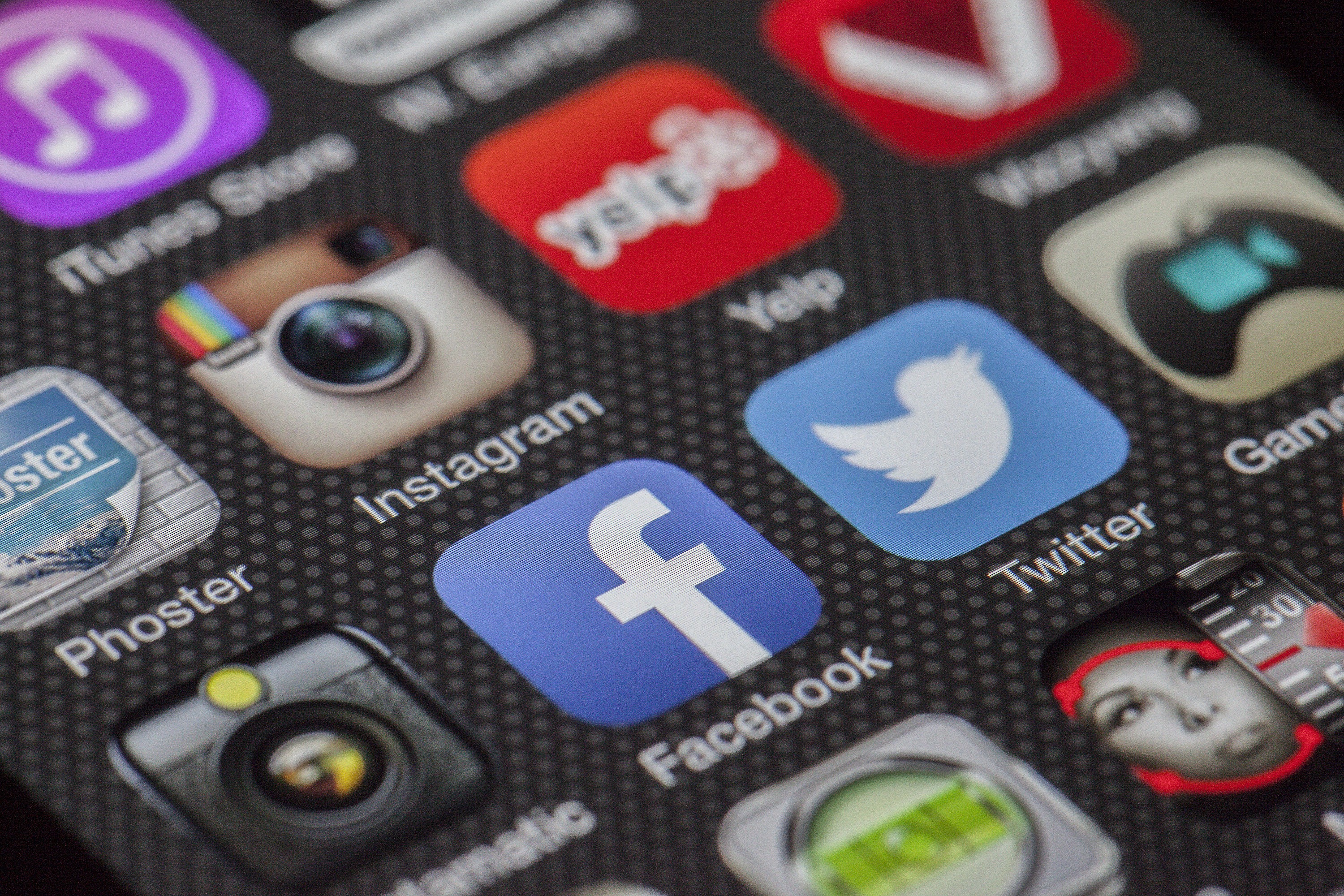 Big Tech companies should store evidence of Russian war crimes, US lawmakers say