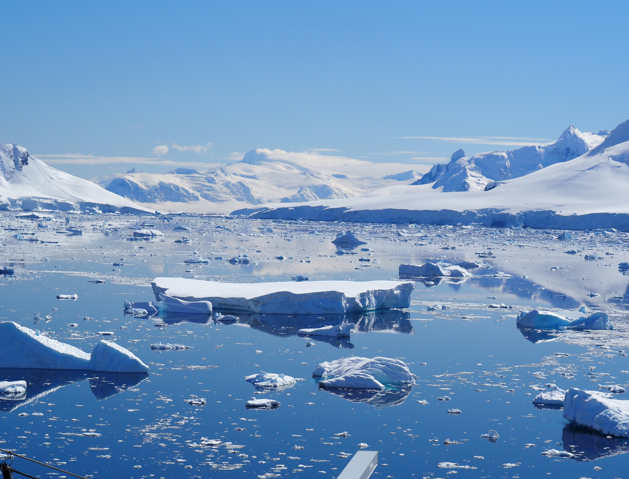 Climate engineering could slow down the melting of Antarctic ice sheets