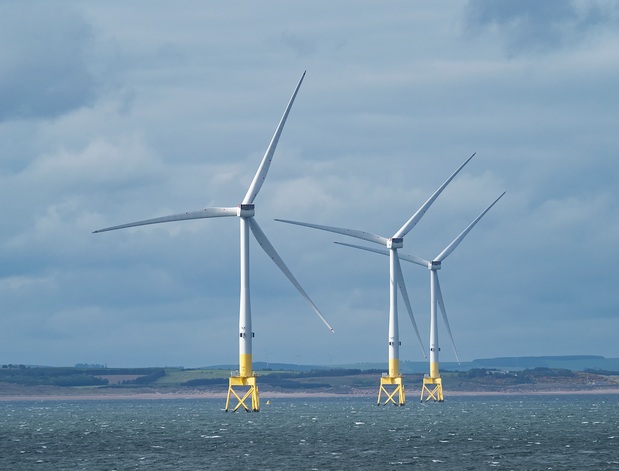Slower renewables transition risks 95,000 offshore jobs in UK, report warns