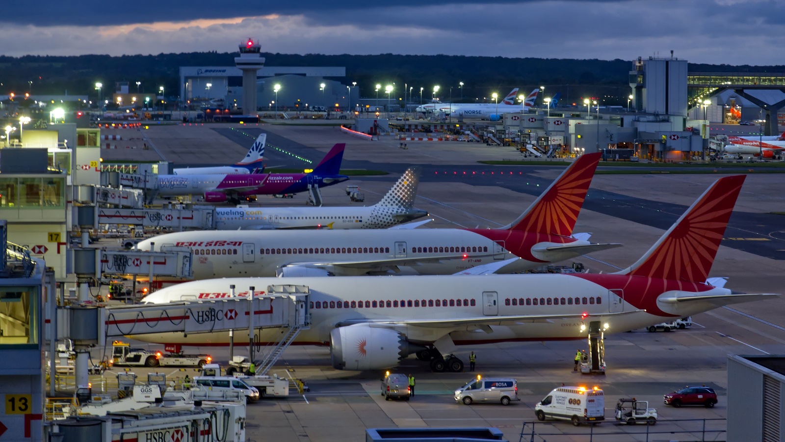 Gatwick agrees to tighter noise limits in bid to secure approval for second runway