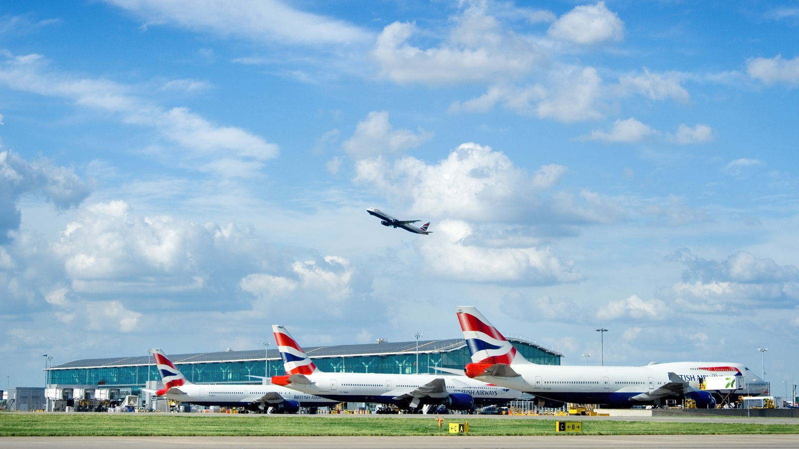 Airport expansion plans risk undermining UK climate targets without boosting economy
