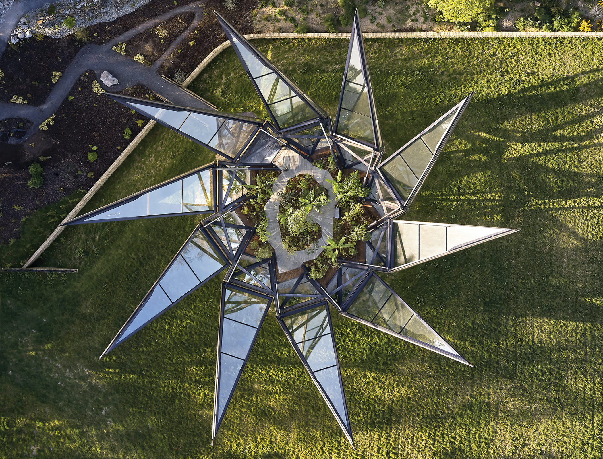 The bigger picture: Kinetic glasshouse