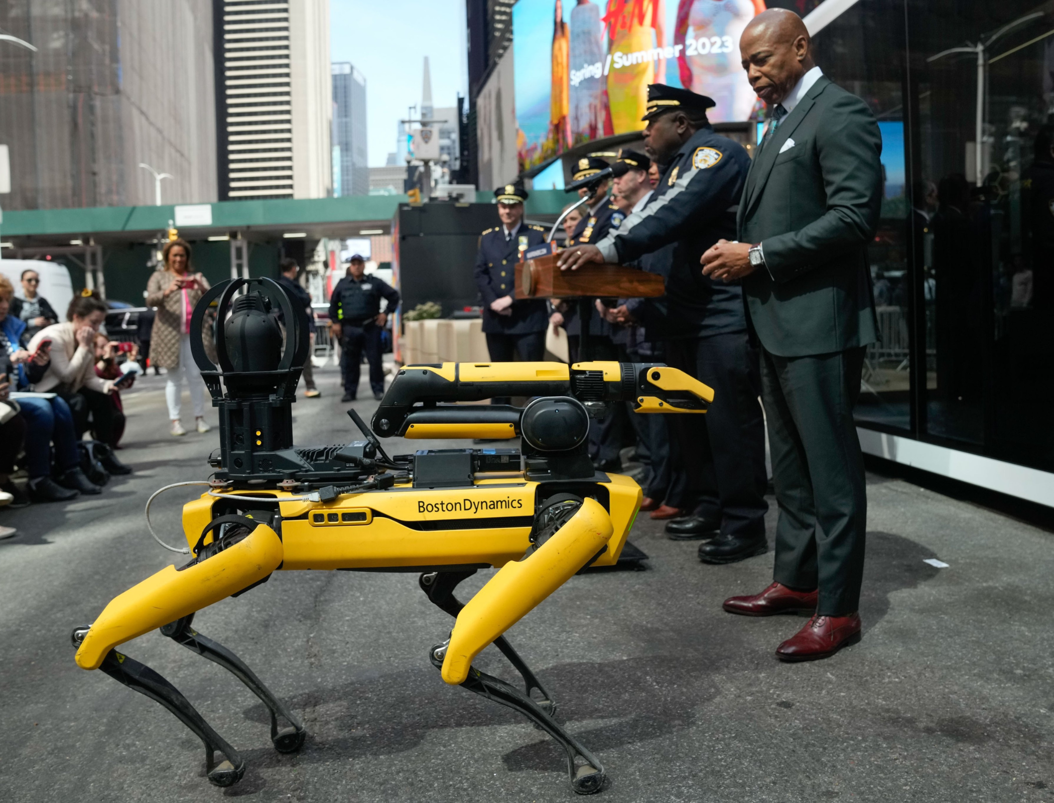 Robot dog joins New York police force
