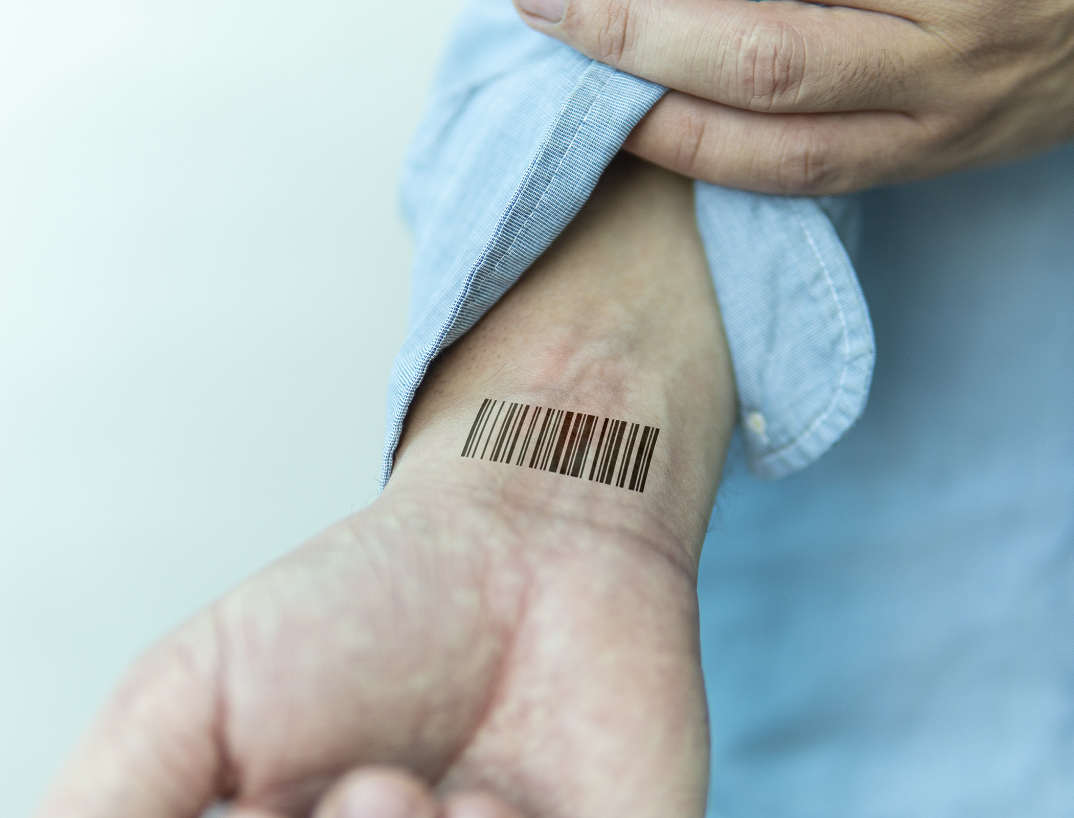 All UK citizens should receive digital ID cards, Blair and Hague say