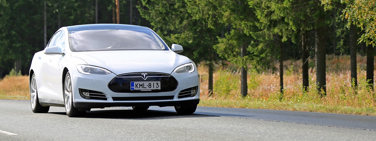 Tesla’s self-driving software ‘lacks safeguards’, safety experts claim