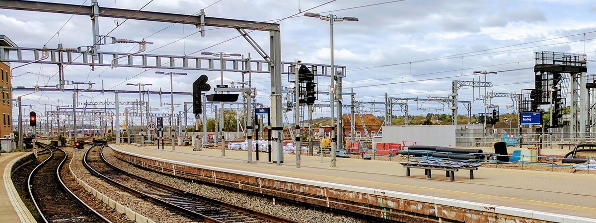 UK urged to decarbonise railways with multi-billion-pound electrification plan