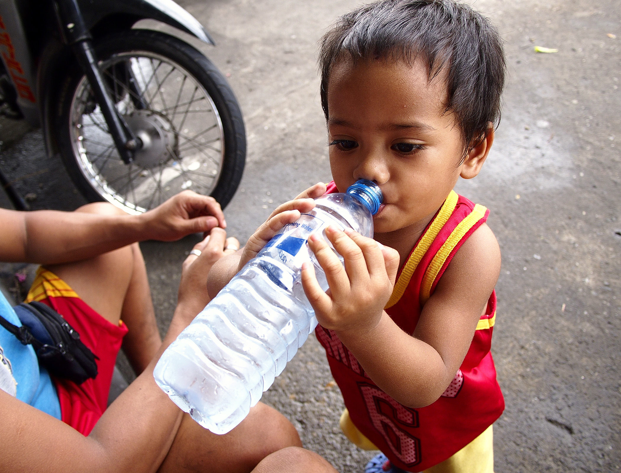 Bottled water market masks lack of water infrastructure in poor nations, UN warns