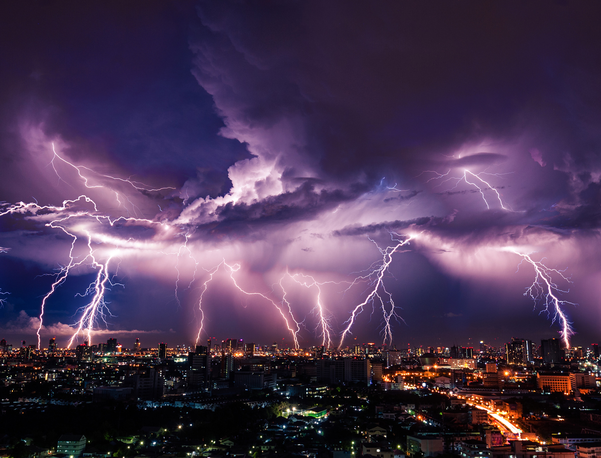 Scientists discover enzyme that turns air into electricity
