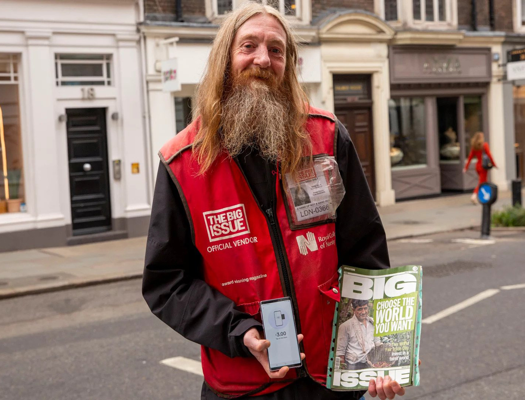 1,000 Big Issue sellers now accept cashless payment