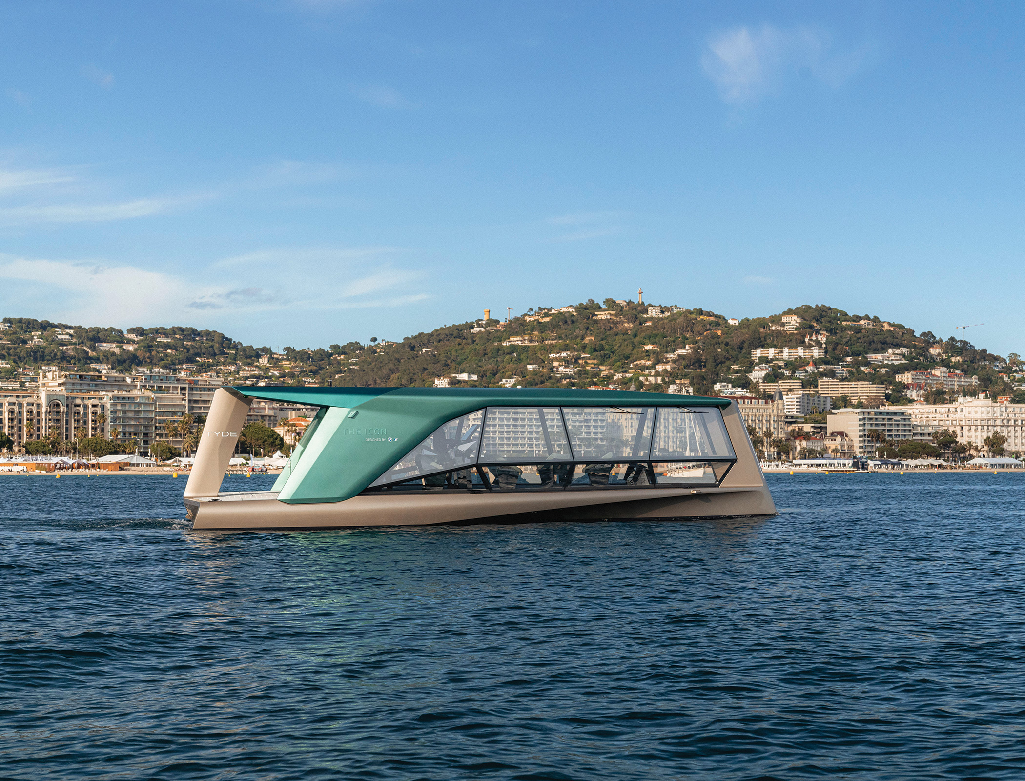 The measure of: The Icon luxury mini yacht