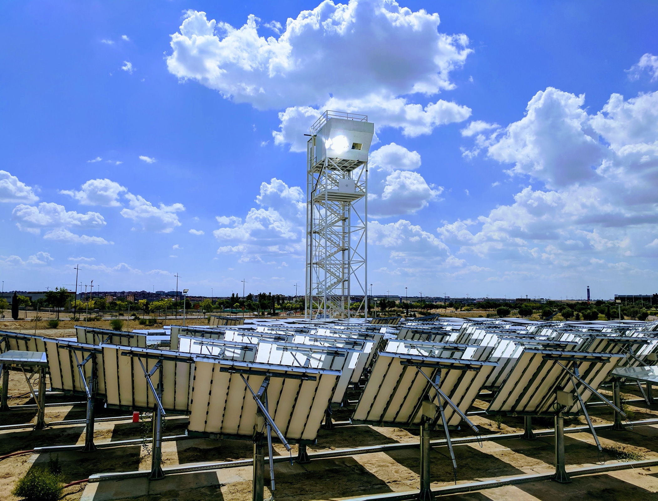 Water, CO2 and sunlight used to make carbon-neutral aviation fuel