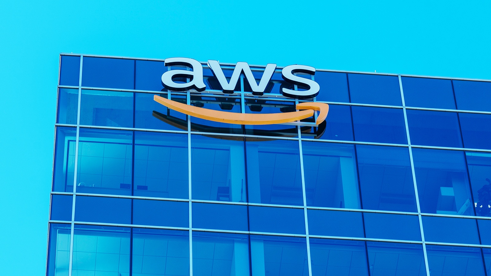 Amazon Web Services to spend £8bn to build UK data centres