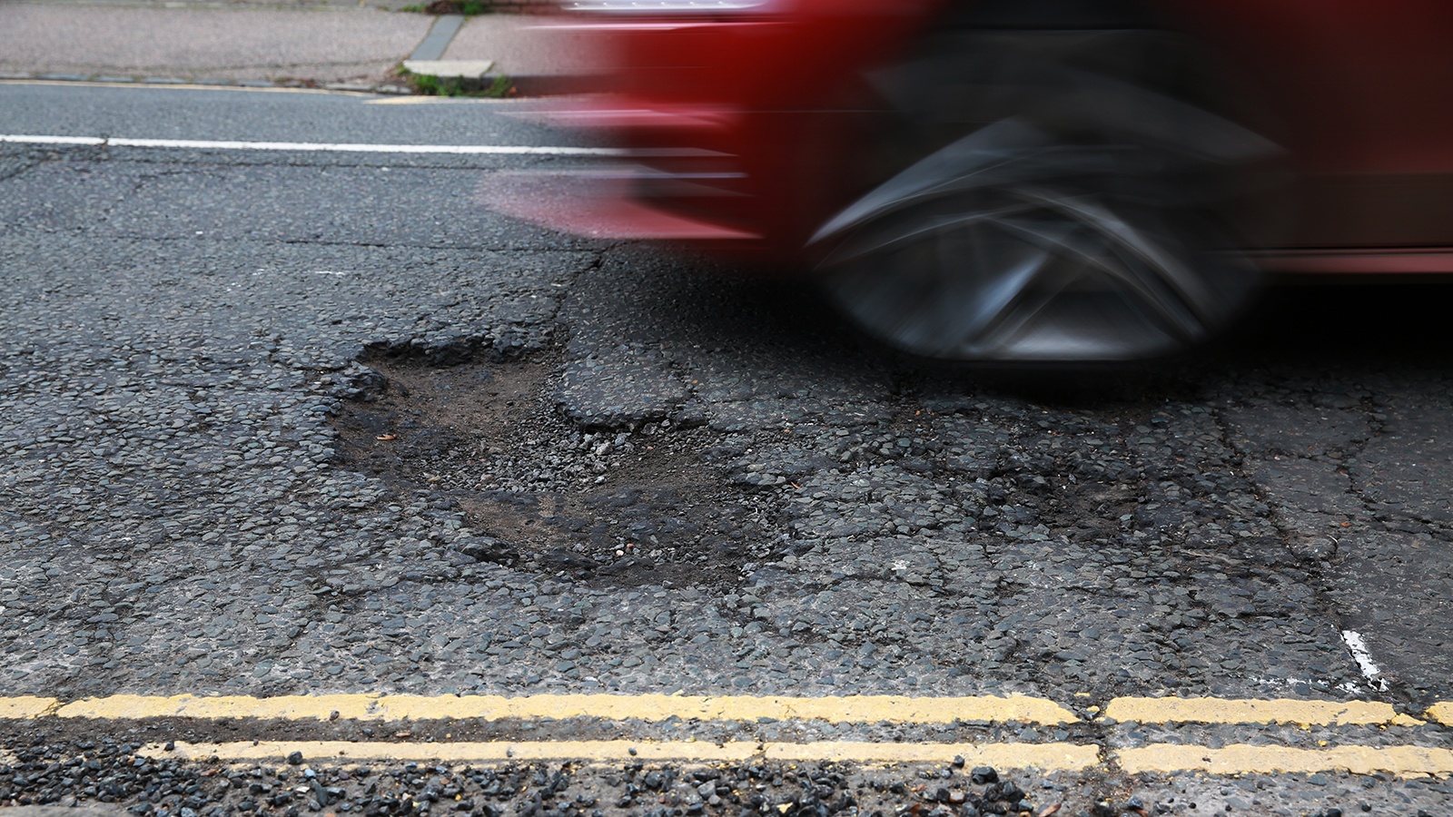 Manufacturers call for rapid investment in Britain’s crumbling roads