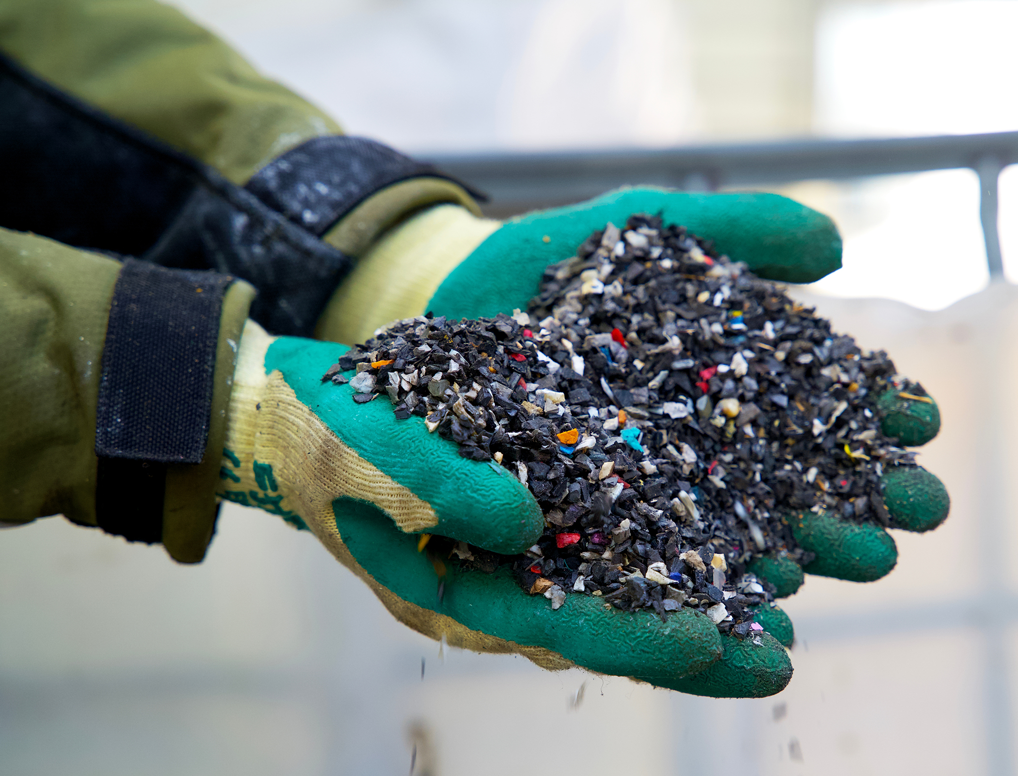 New plastic recycling process creates valuable oils from ‘junk’ waste