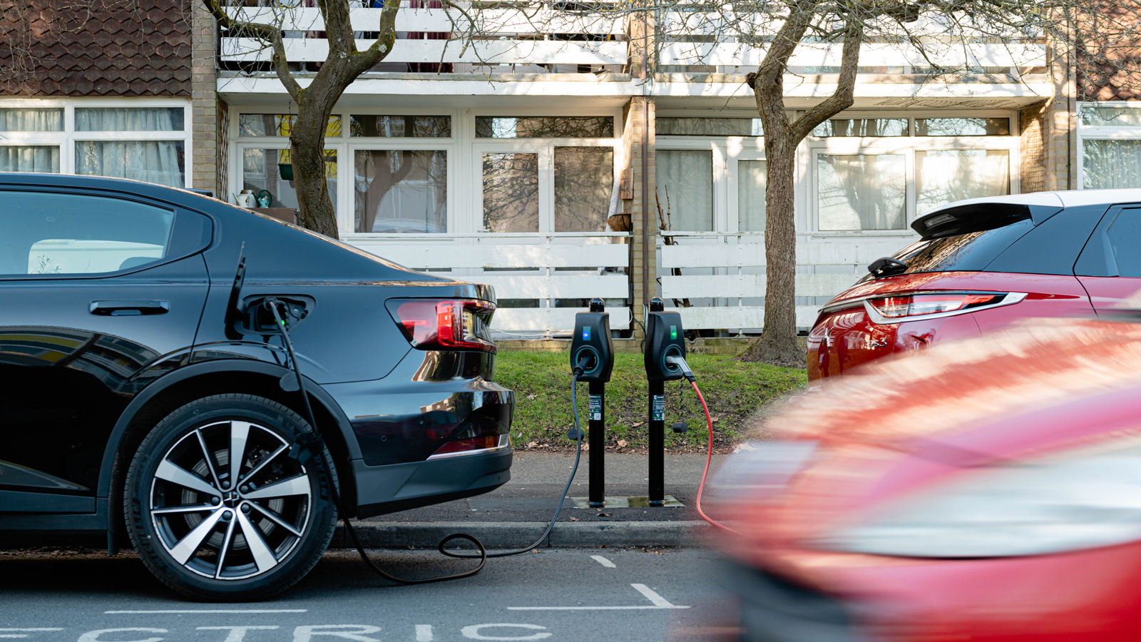 UK drivers set to save £1.5bn on public EV charge points that schedule off-peak charging