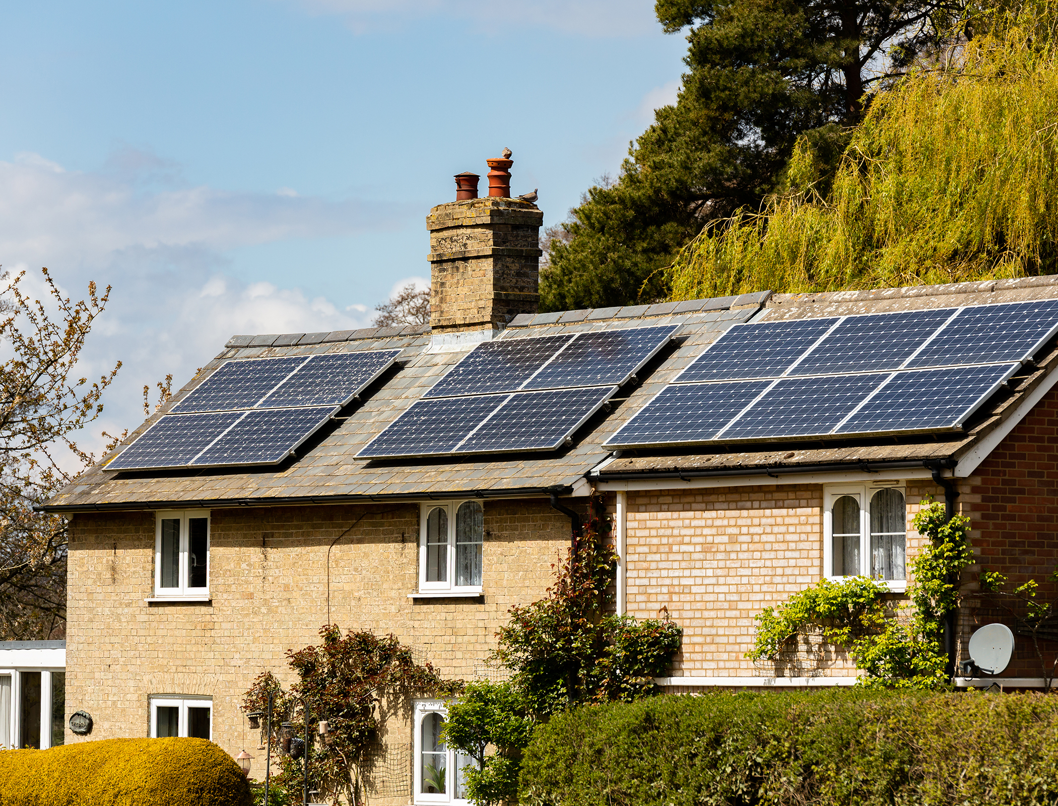 Record number of solar panels and heat pumps installed in UK homes
