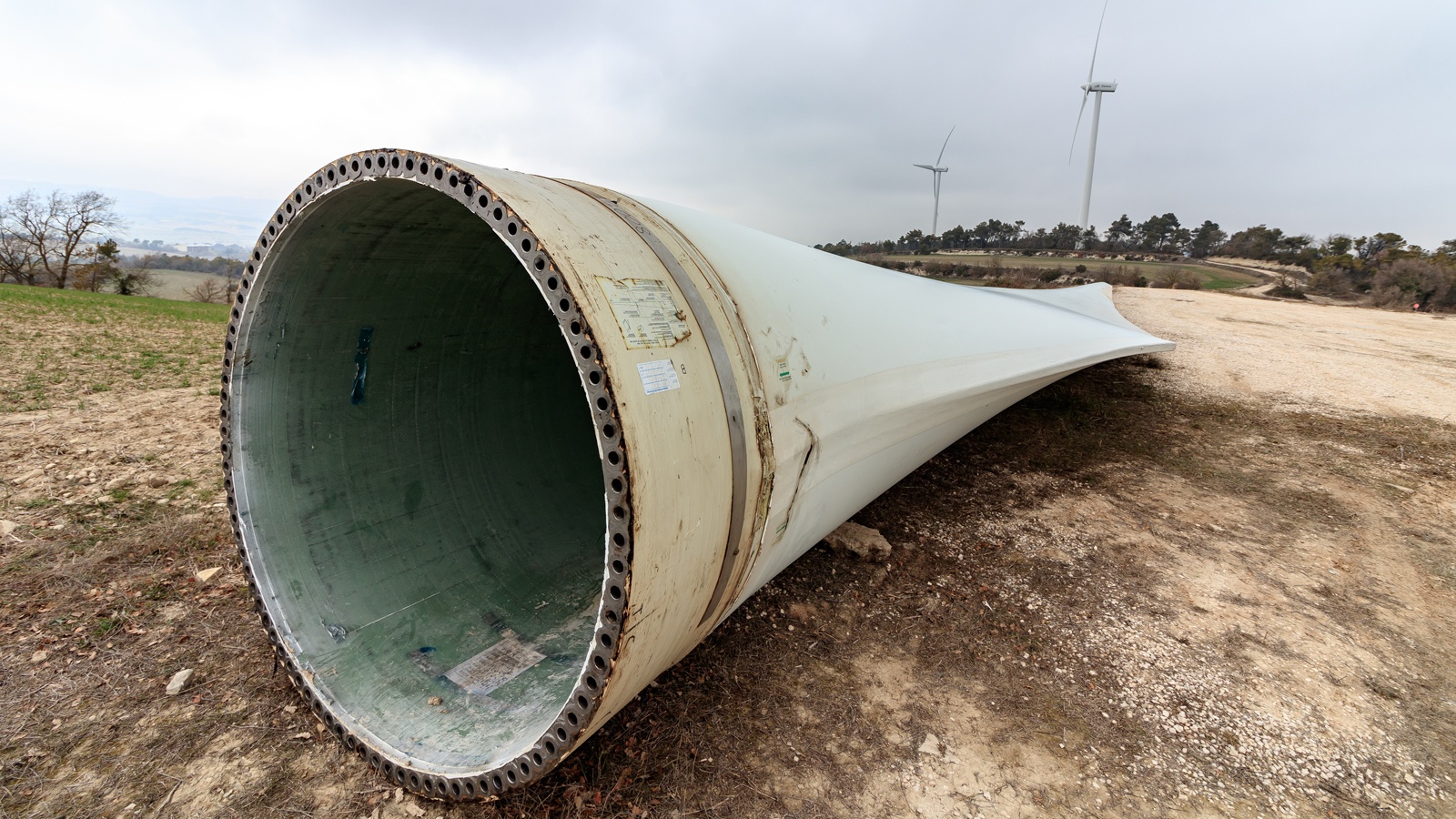 Chinese tech repurposes retired wind turbine blades into asphalt for roads