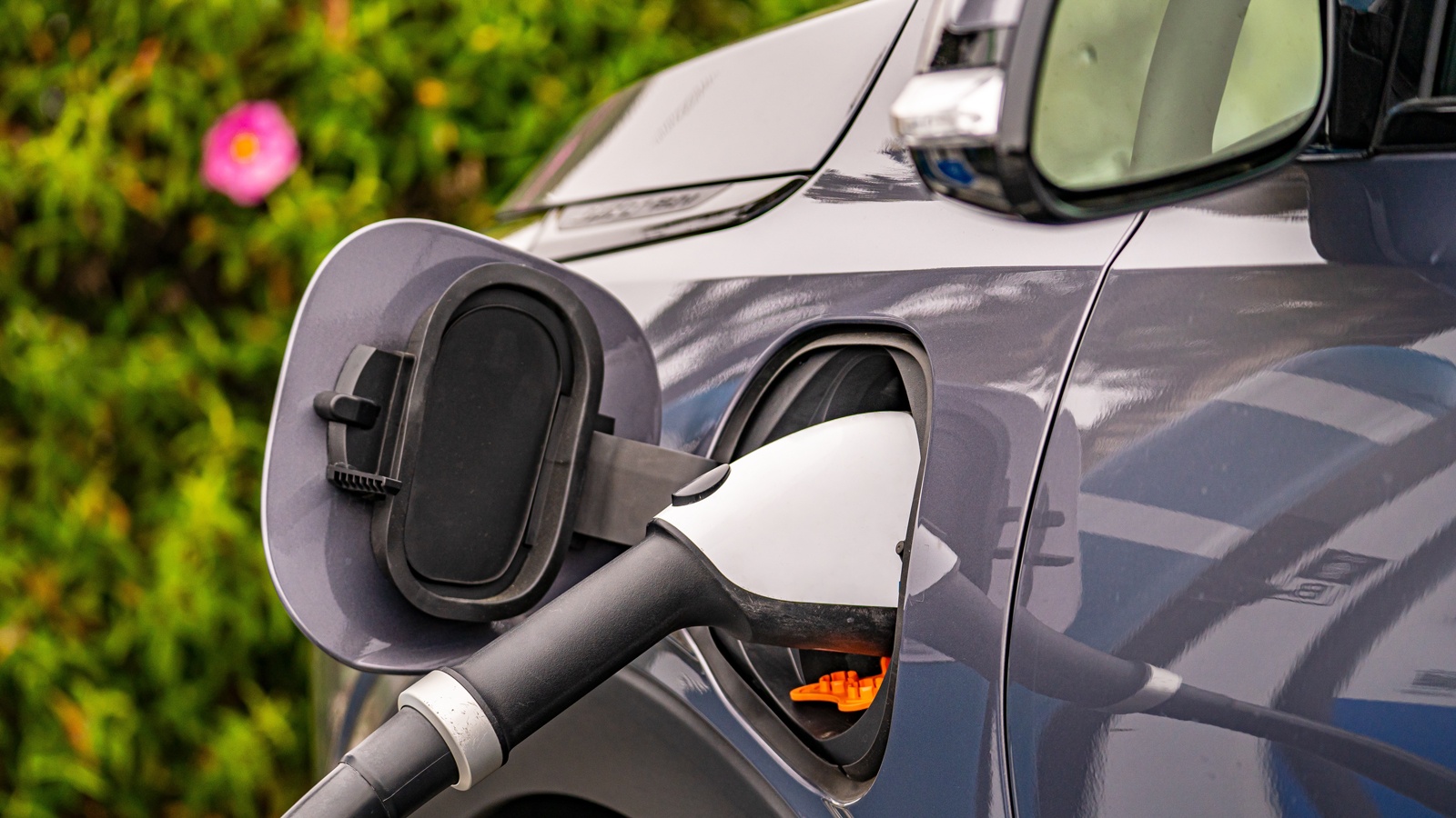Bi-directional AC chargers installed at council fleet depot in vehicle-to-grid trial