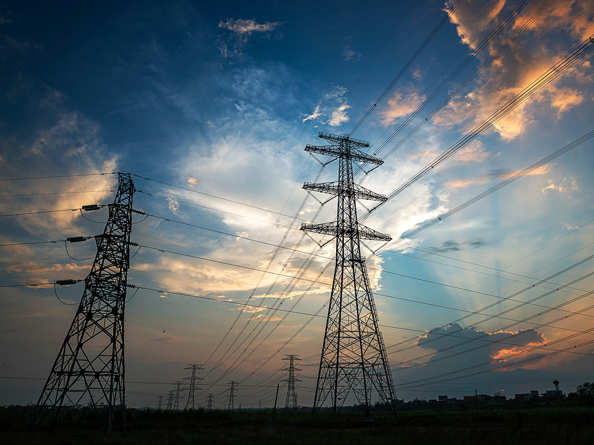 World needs 80 million more kilometres of new power lines by 2040, IEA finds