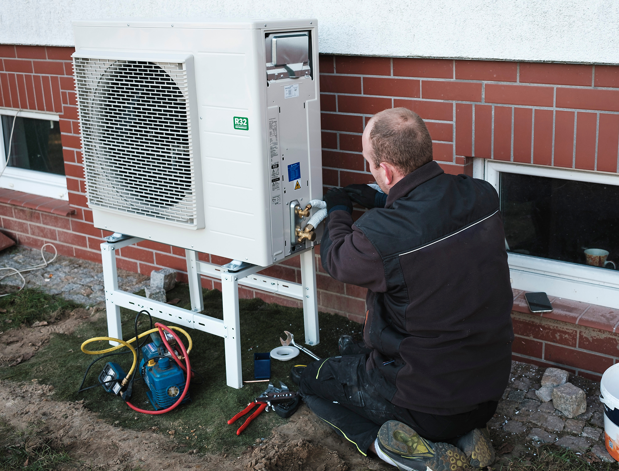 Government to revamp heat pump grants in bid to decarbonise UK heating