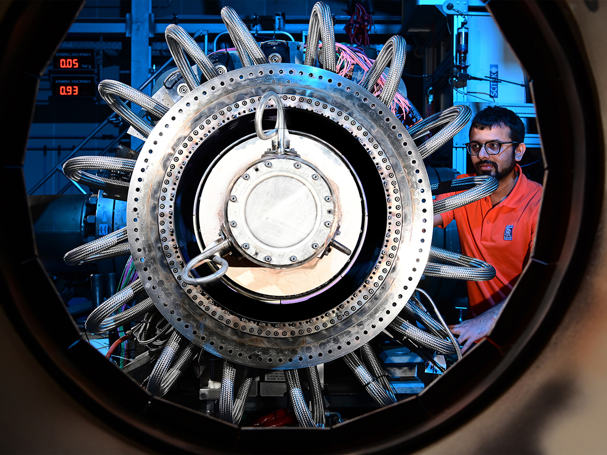Rolls-Royce nozzle breakthrough brings hydrogen plane engines closer to reality