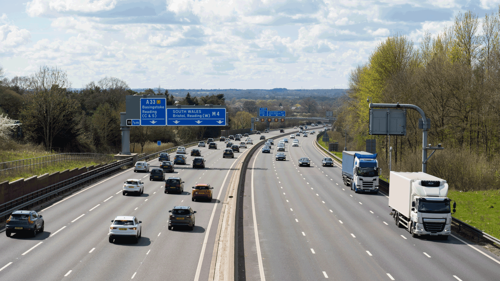 Smart motorways need hard shoulders to make them safer, RAC says