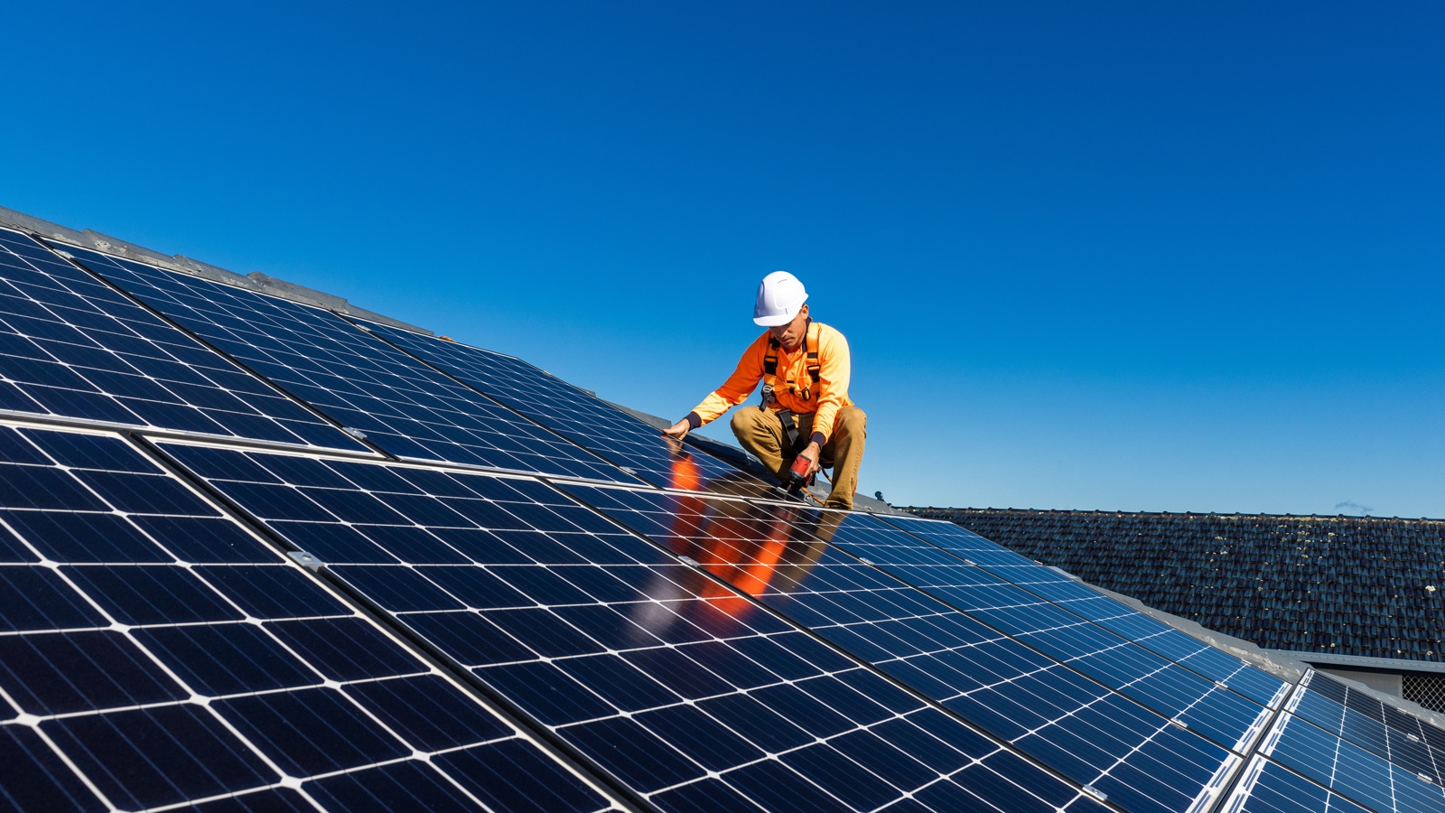Hundreds of schools and hospitals across the UK to get rooftop solar panels