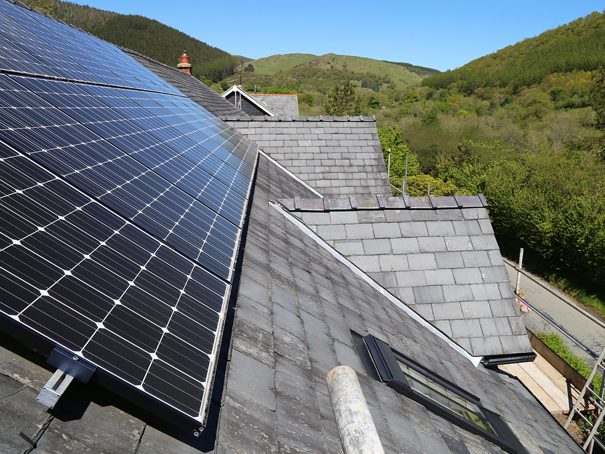 All newbuilds should be fitted with rooftop solar panels, climate advisers say