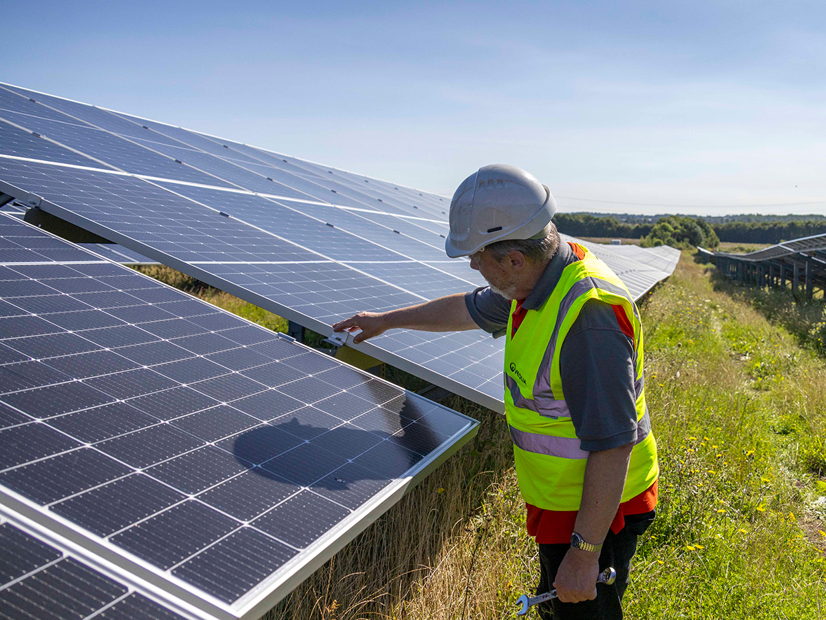 Capped landfill site transformed into one of UK’s largest solar farms