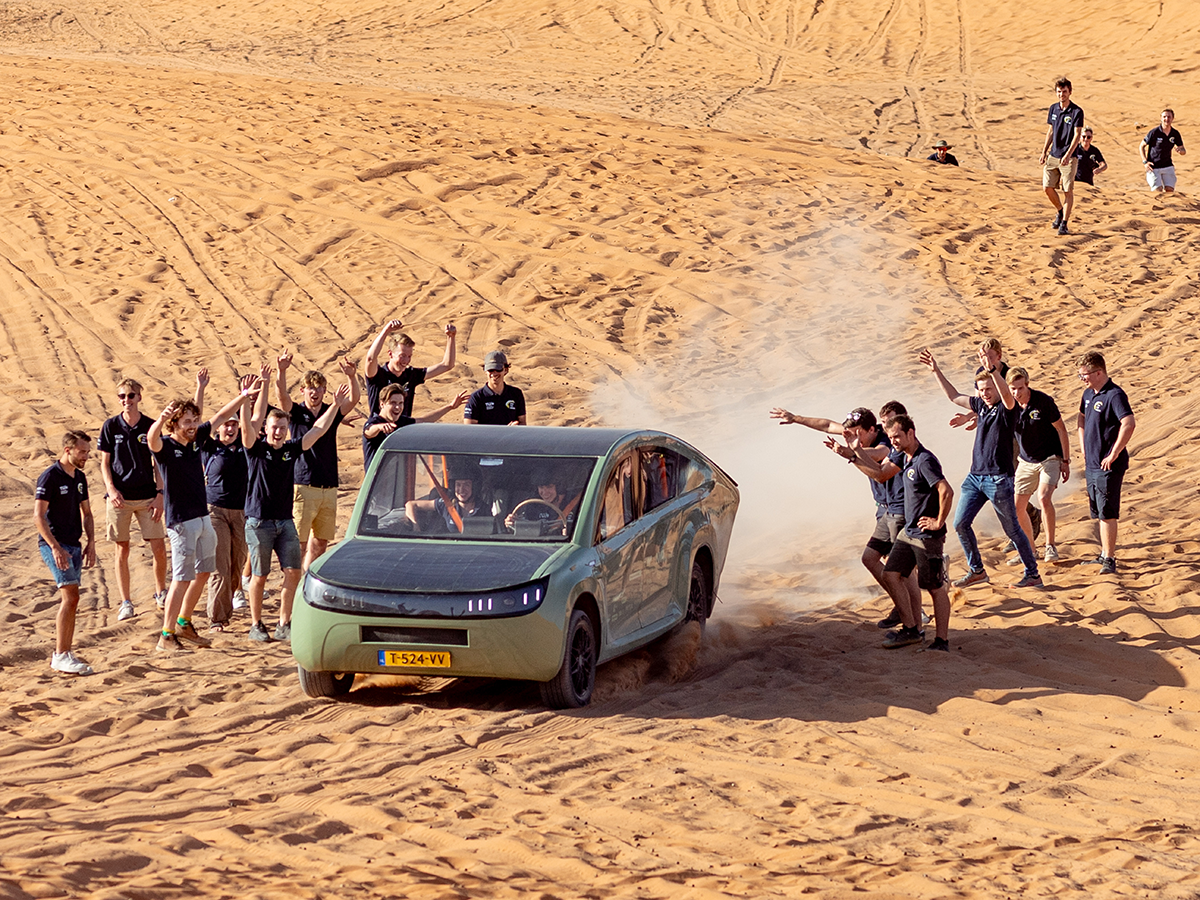 Off-road solar-powered car completes 1,000km desert trip