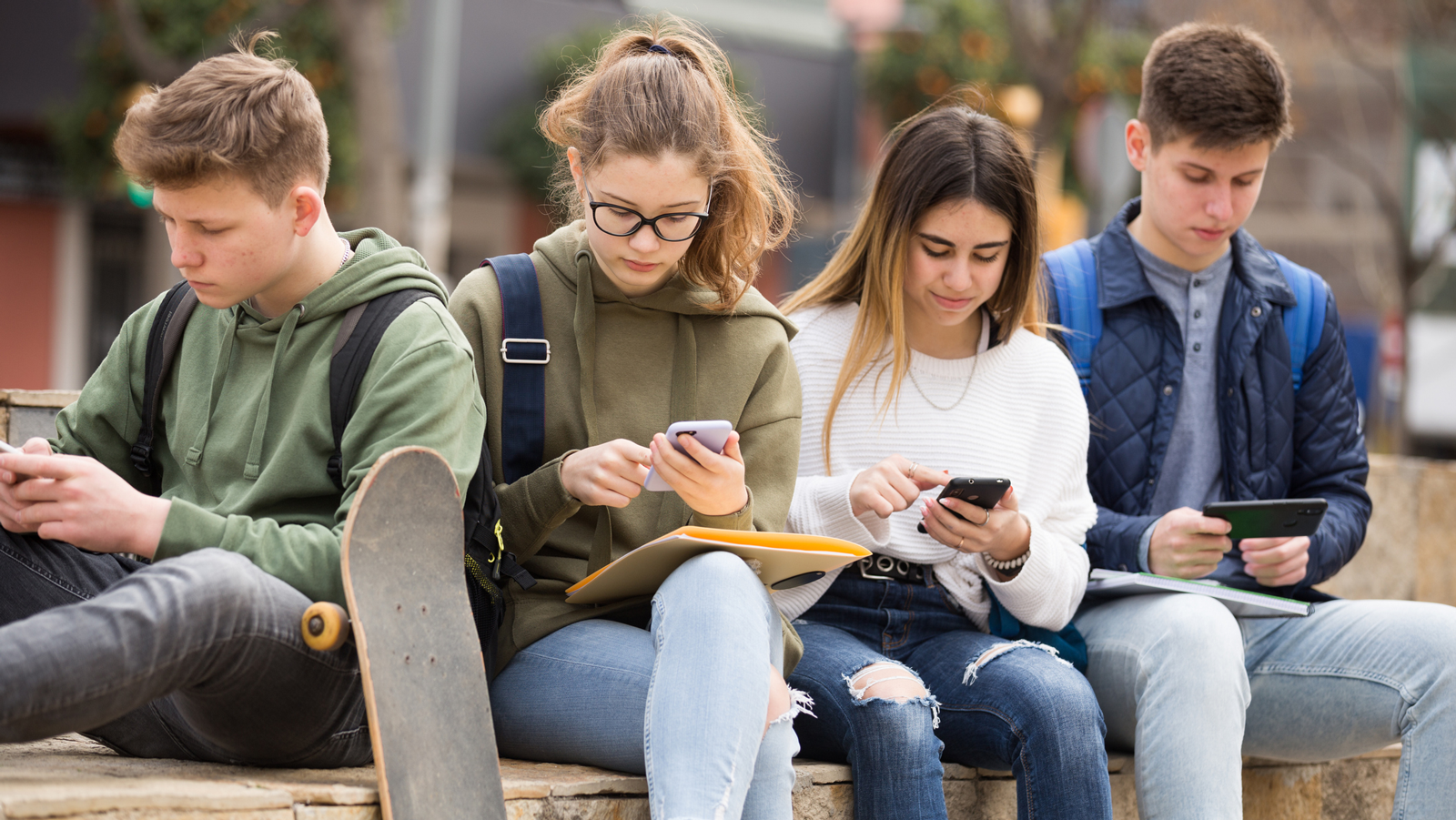 Group of 17 secondary schools in London collectively decide to ban smartphones