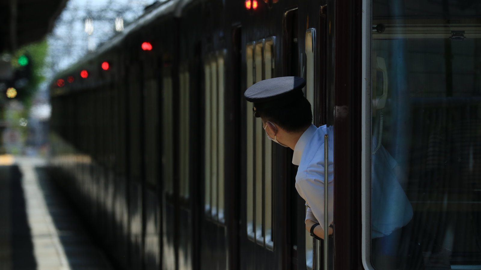 ‘World first’ 3D-printed railway station assembled overnight in Japan