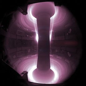 Dark chamber with plasma column