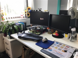 fc23ebd57debee048078c7fe406d14c9-huge-desk.jpg