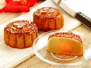 c0e63b46b131c879fa20fe94122d9a04-huge-mooncake.jpg
