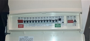 28374a7c08f87e77e46a87bbf7fde4c9-original-flat-6---consumer-unit.jpg