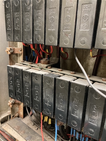 Busbars indicated dead due to heavy corrosion 
